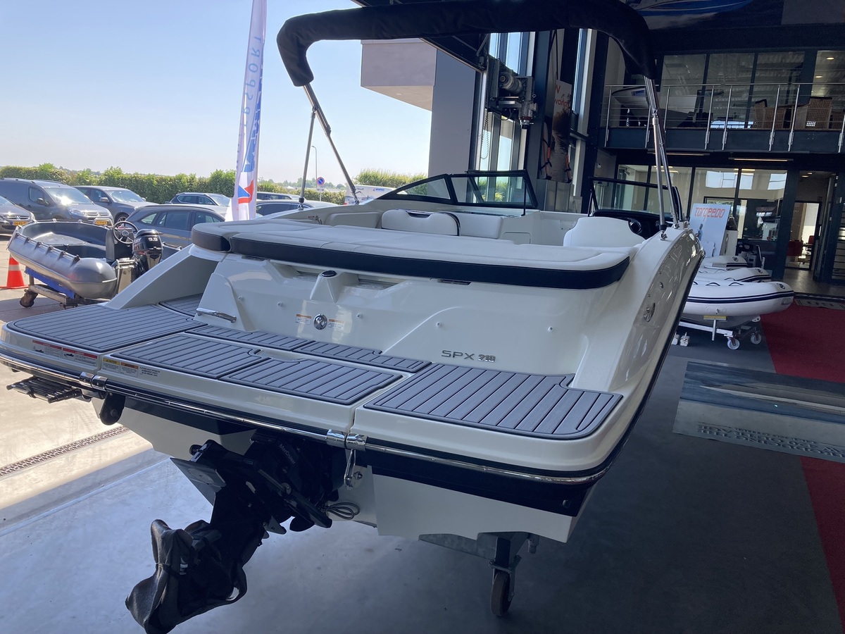 foto: 34 Sea Ray 210
