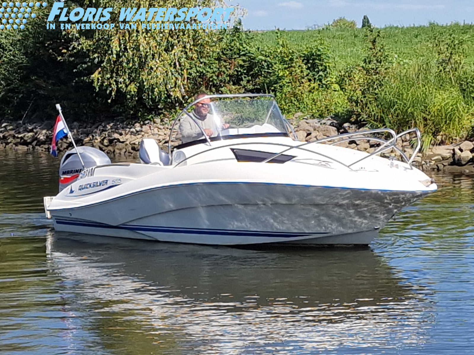 foto: 15 Quicksilver Activ 555