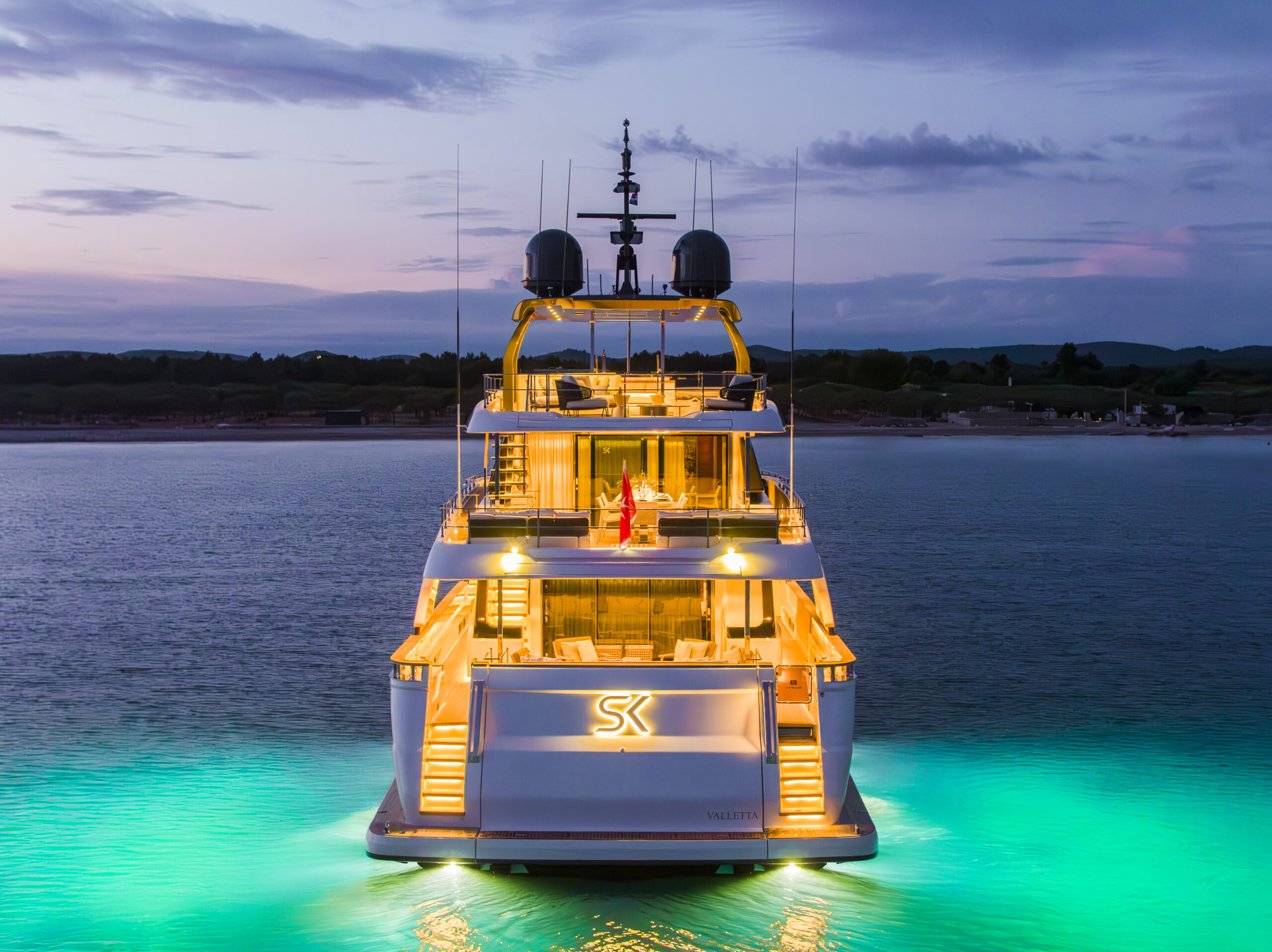 foto: 103 Custom Line Navetta 33