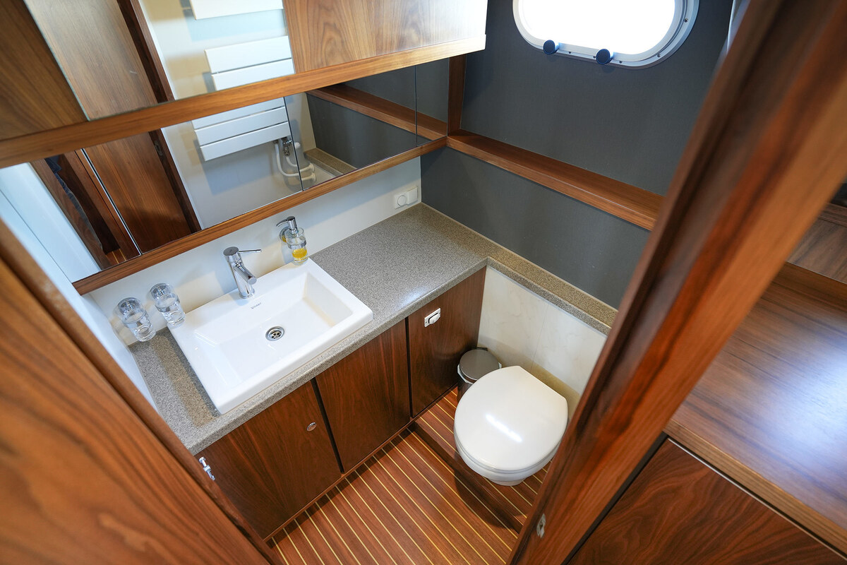 foto: 67 Linssen Grand Sturdy 410 AC Variotop met stabilisator