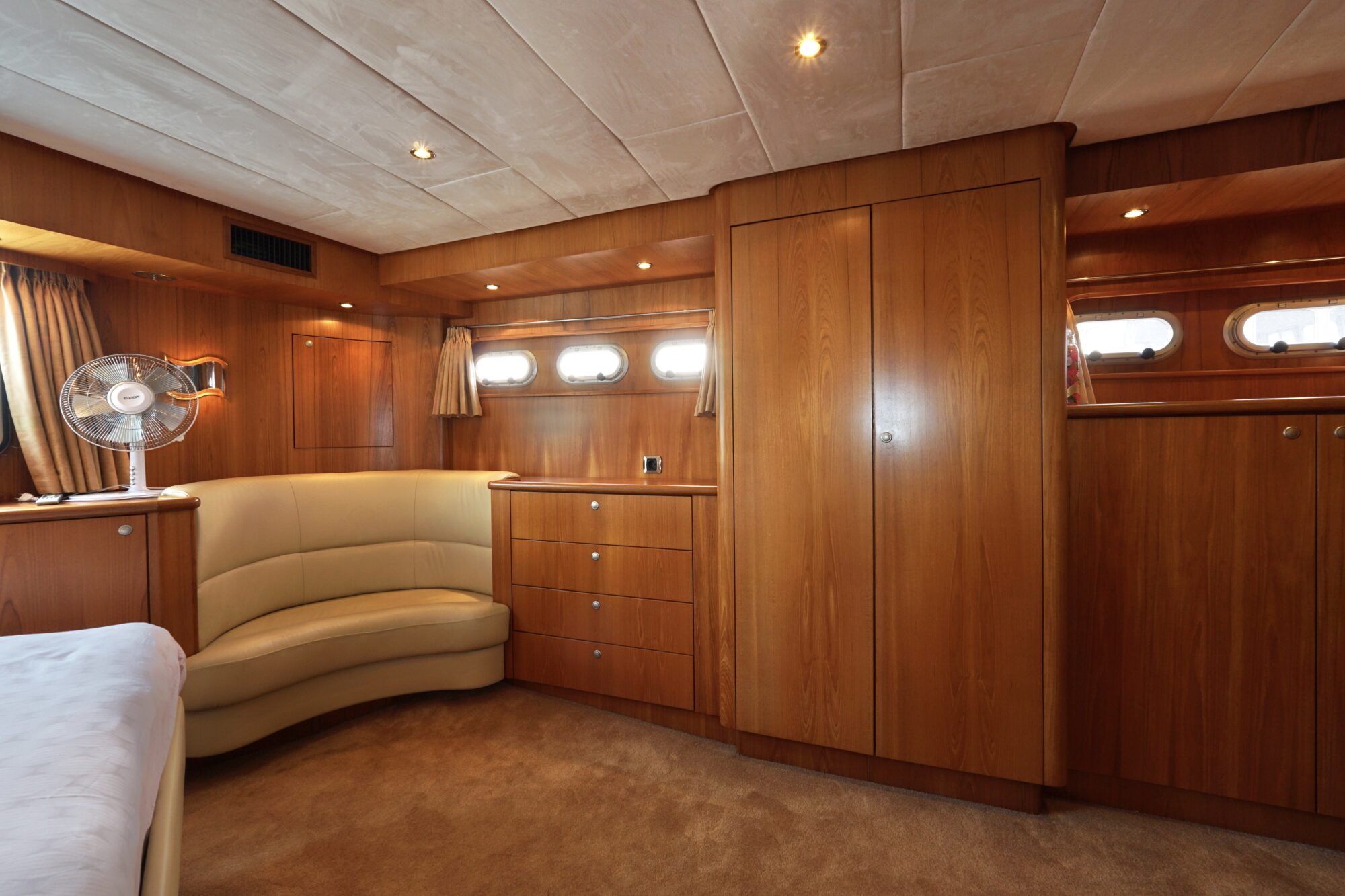 foto: 90 Van den Hoven Van den Hoven Exclusive 18.00 VS