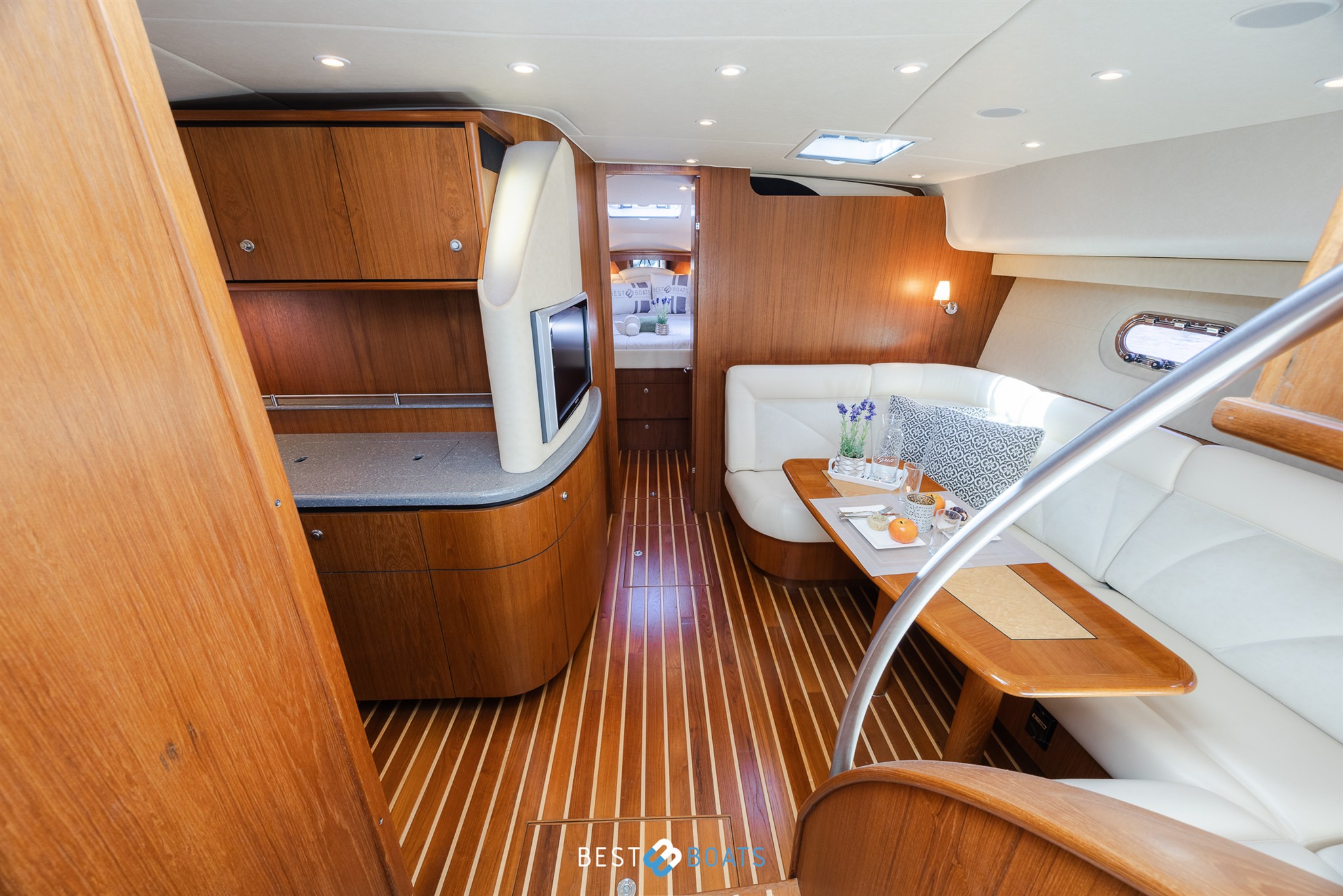 foto: 41 Tiara Yachts 4300 Sovran
