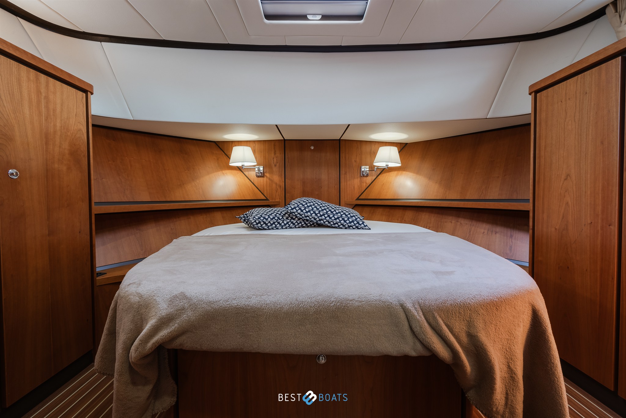 foto: 35 Linssen Grand Sturdy 43.9 AC