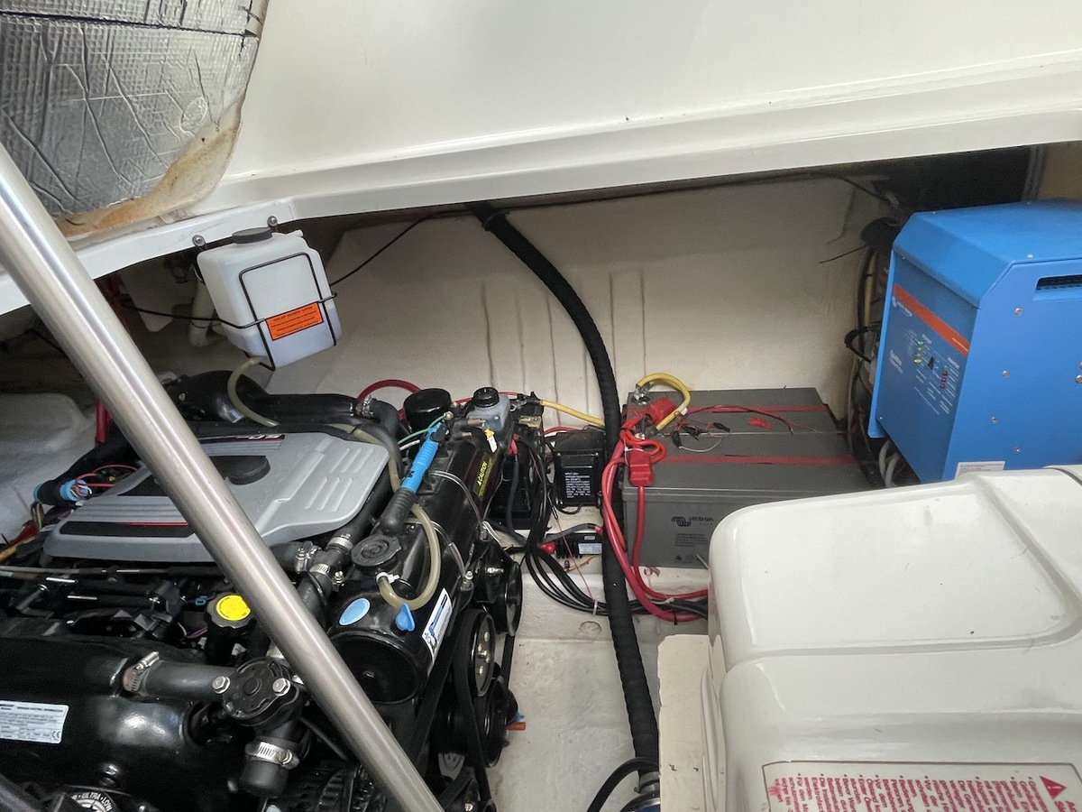 foto: 23 Bayliner  335 Cruiser