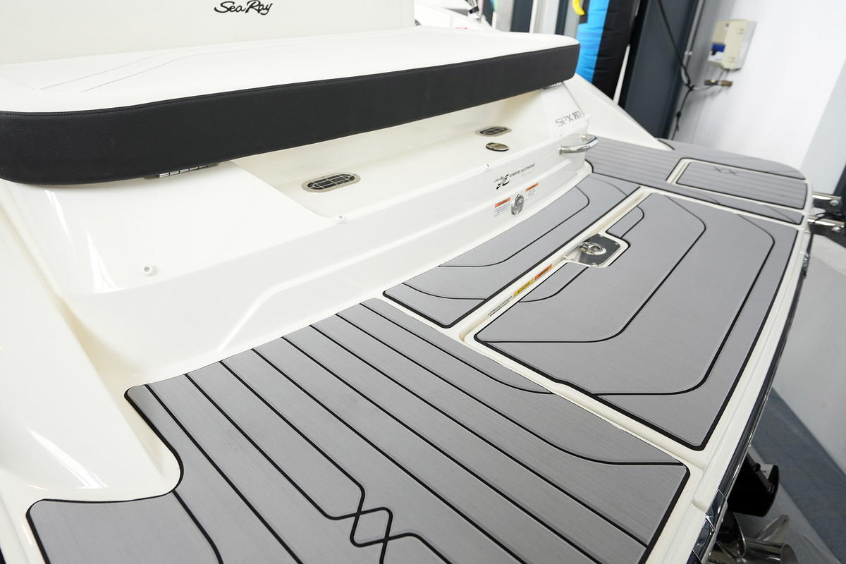 foto: 48 Sea Ray SPX 210 