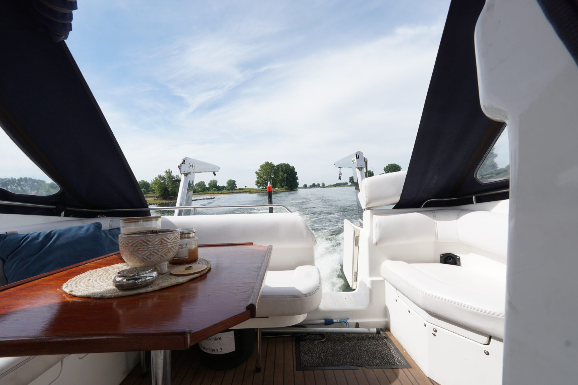 foto: 30 Sealine Sealine 328 Sport Bridge