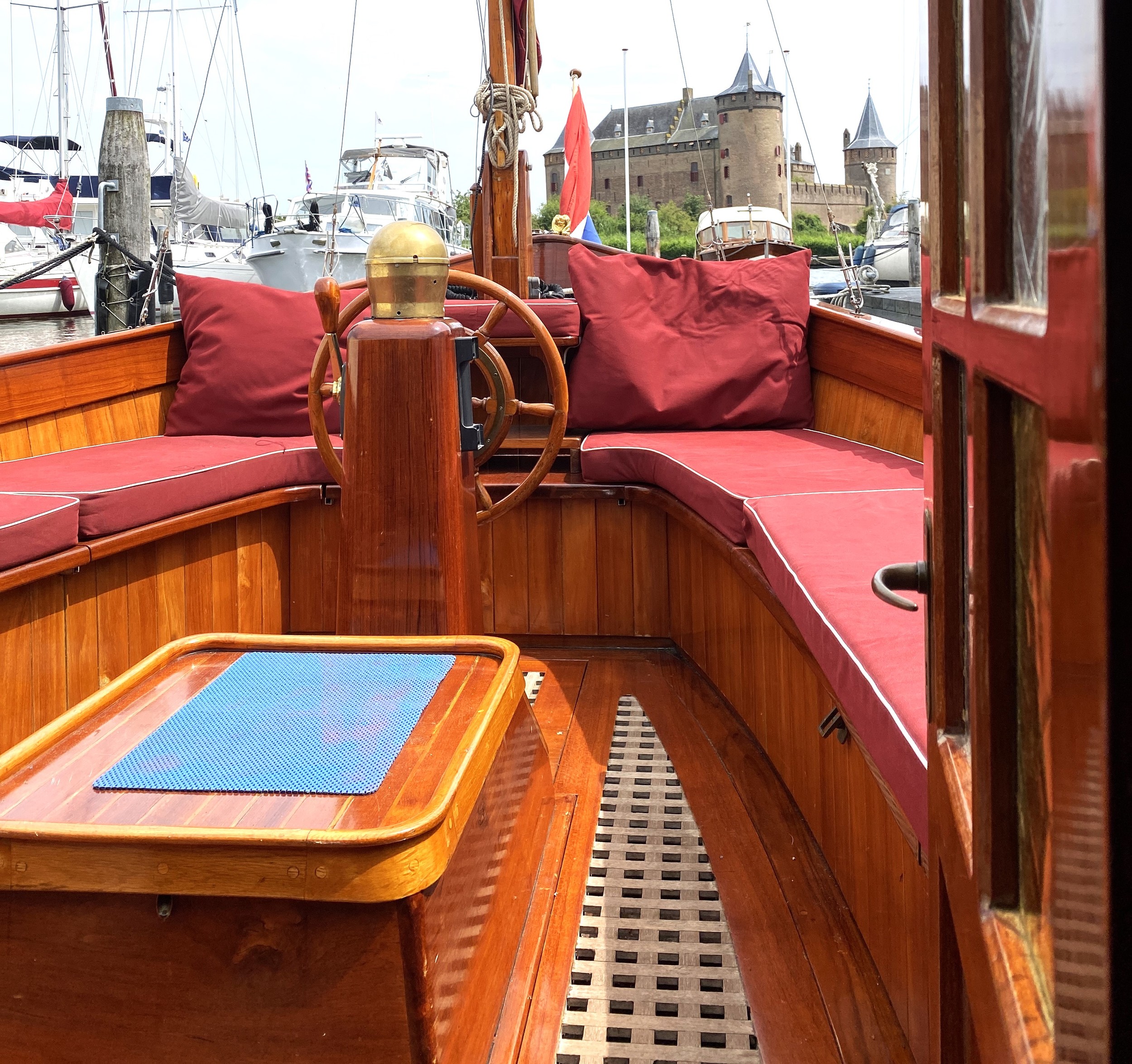 foto: 18 Scherpel Kajuitsloep Teak/ Mahonie