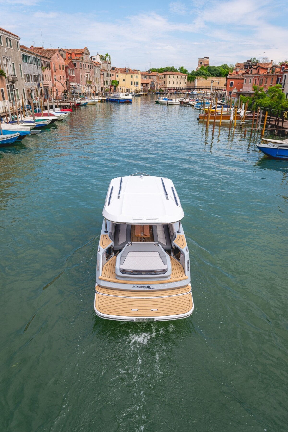 foto: 61 Alfastreet Marine 23 Cabin Evolution Electric