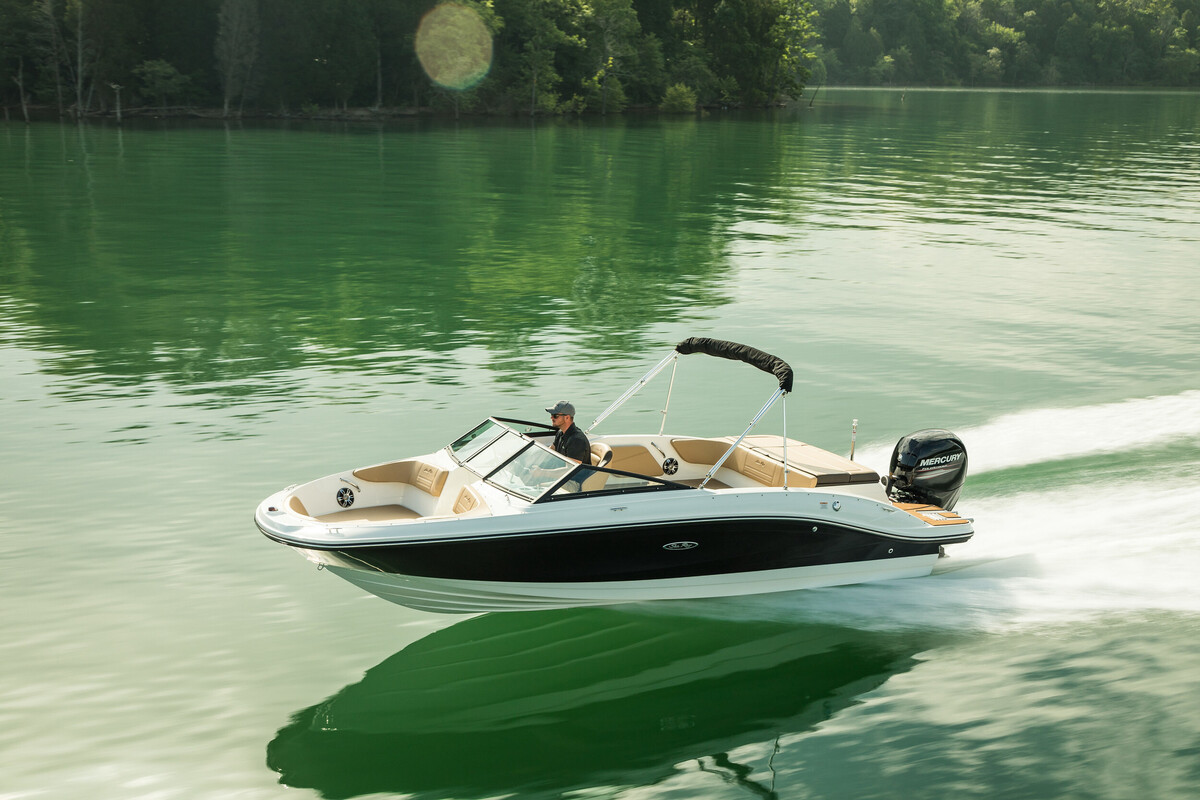 foto: 8 Sea Ray SPX 230 Outboard