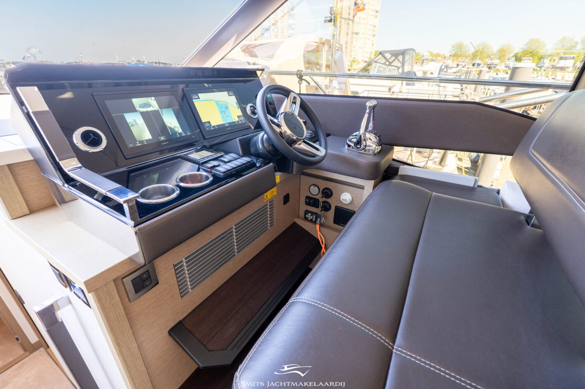 foto: 33 Prestige Prestige 590 Flybridge