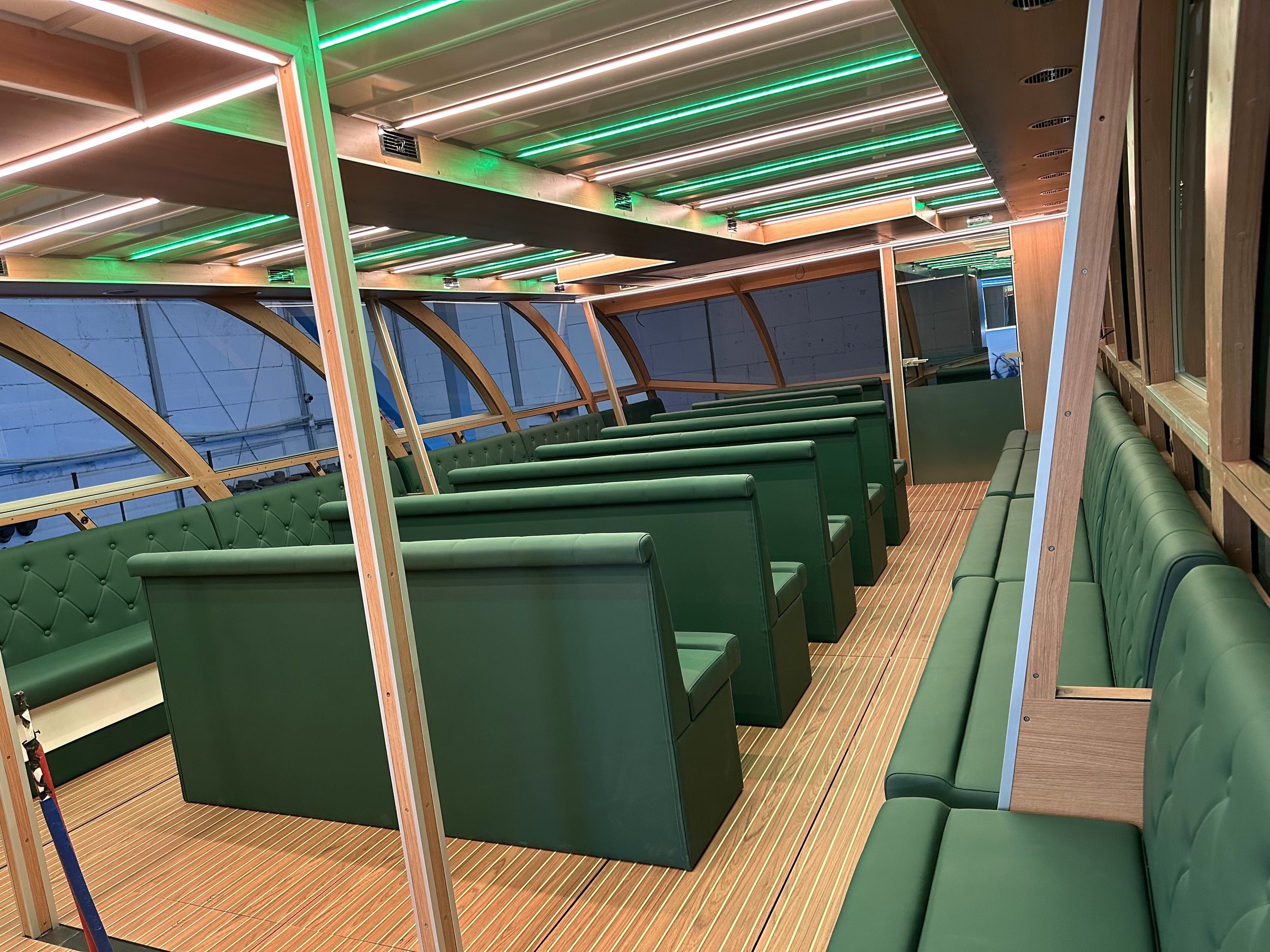 foto: 33 Holiday Boat Sundeck 57 Passenger Catamaran