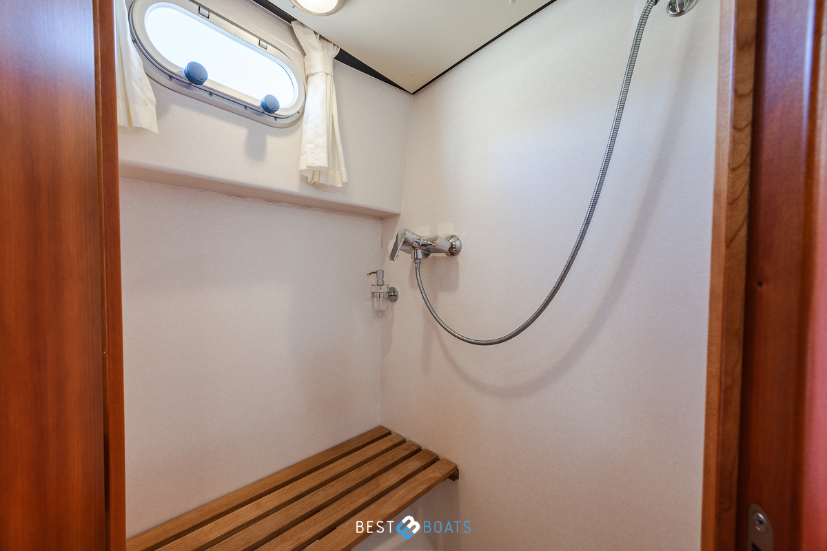 foto: 28 Linssen Grand Sturdy 29.9 Sedan 