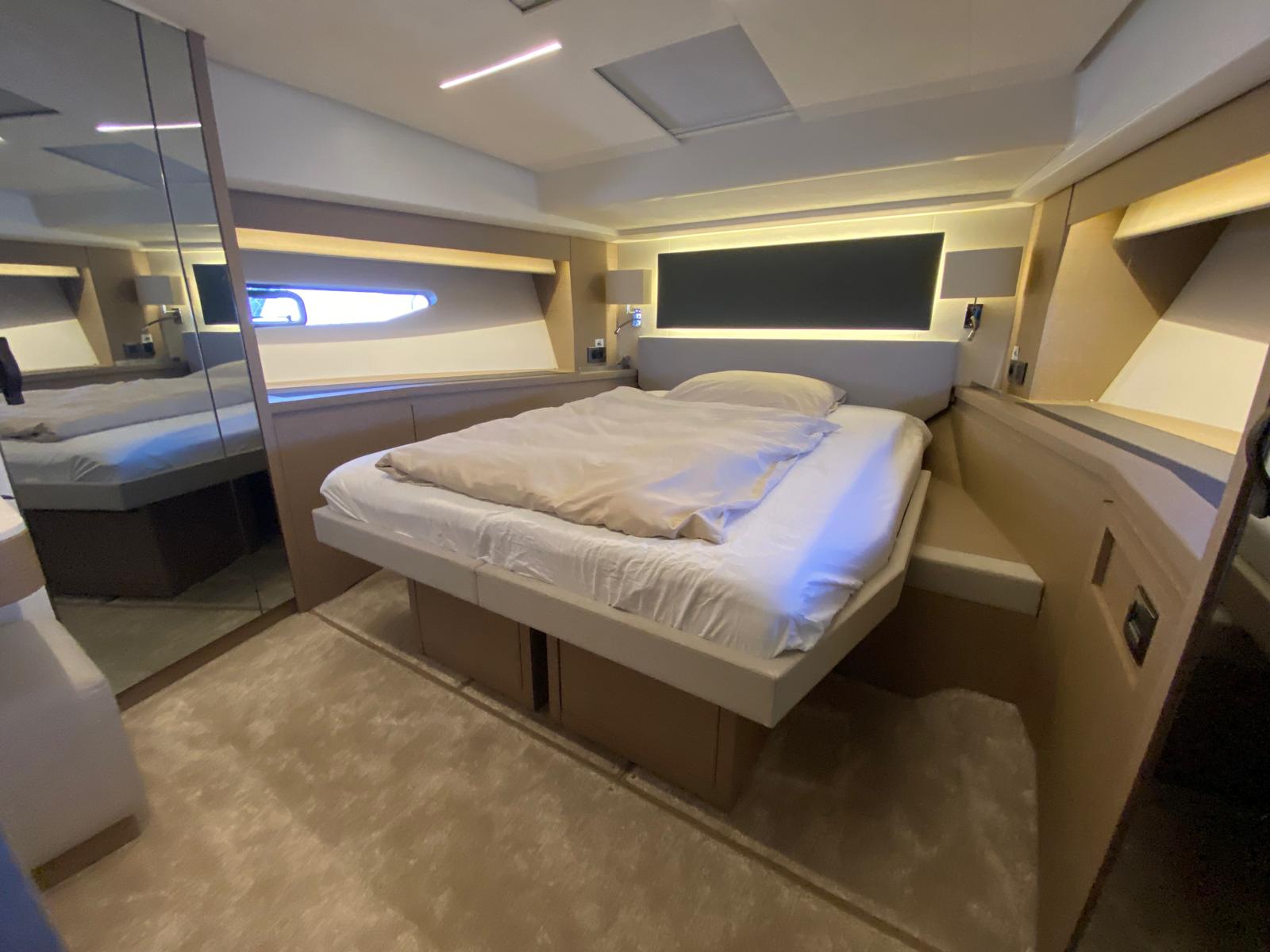 foto: 35 Prestige 590 Flybridge