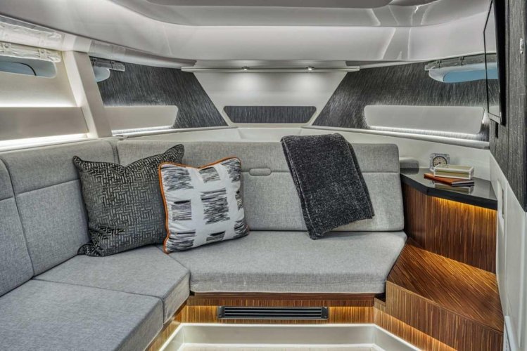 foto: 6 Sea Ray Sundancer 370