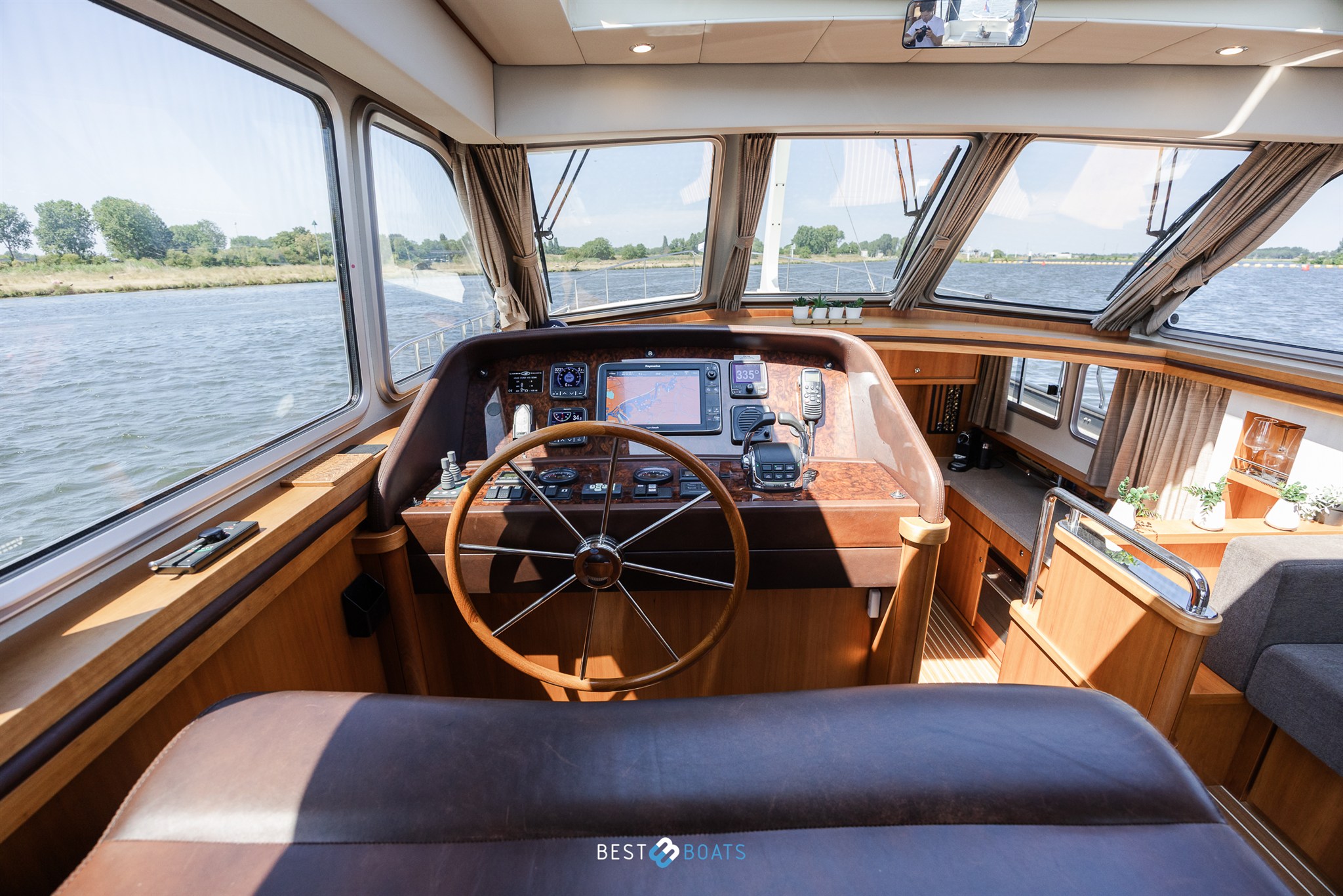 foto: 34 Linssen Grand Sturdy 470 Sedan Wheelhouse