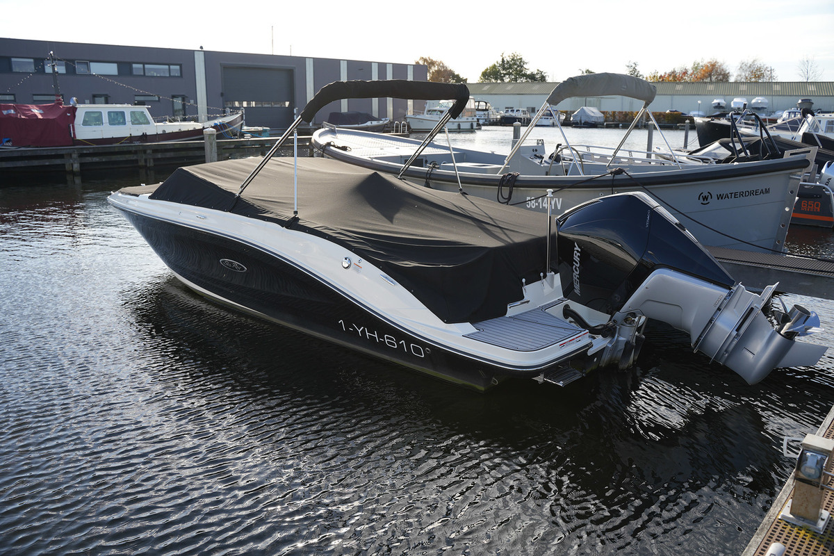 foto: 85 Sea Ray SPX 230 Outboard