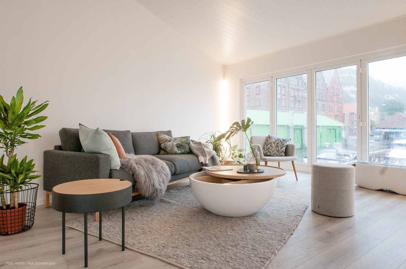 foto: 12 Grey Floating House Houseboat