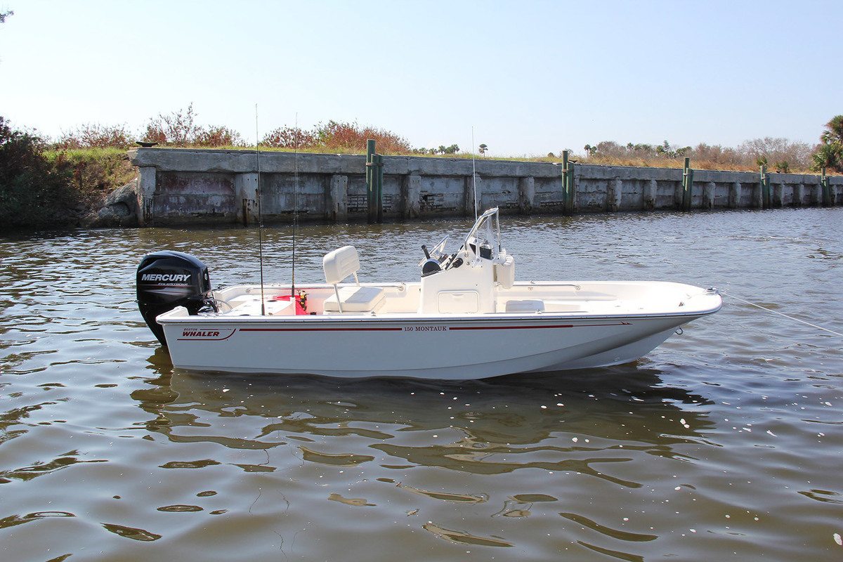 foto: 25 Boston Whaler 150 Montauk