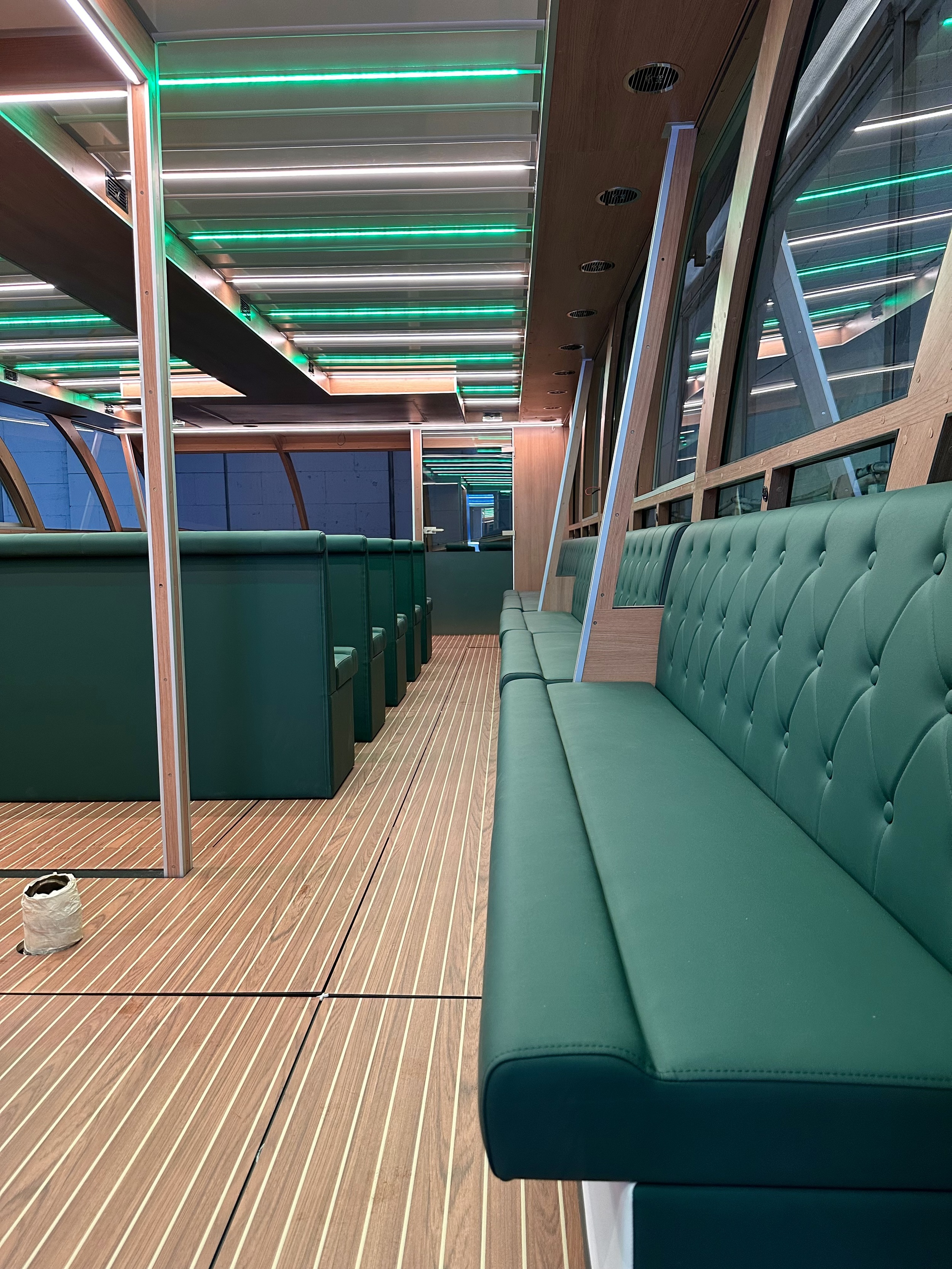 foto: 34 Holiday Boat Sundeck 57 Passenger Catamaran