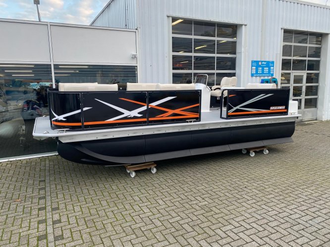 foto: 23 Funcruiser Pontoon 650