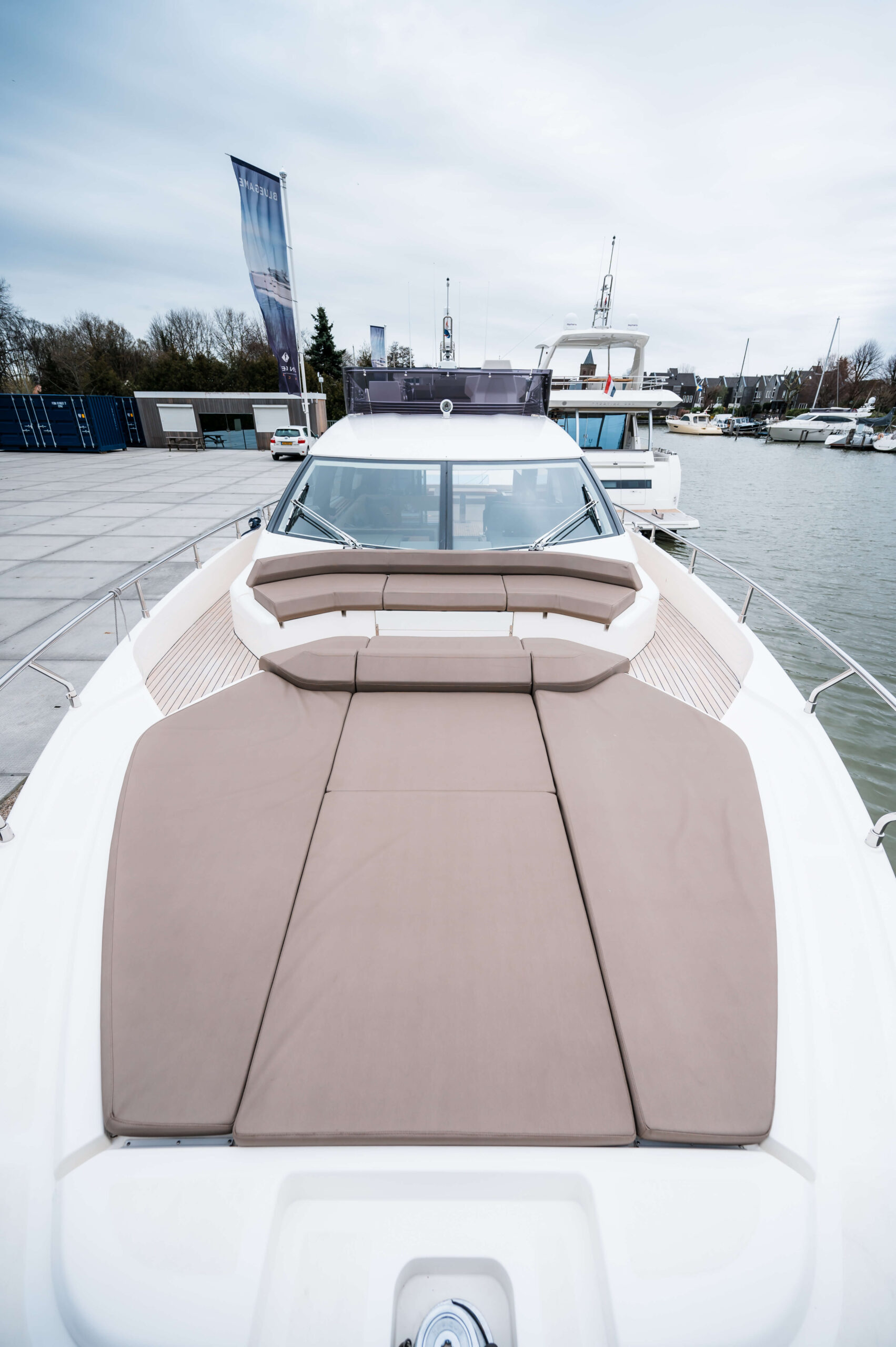 foto: 99 Ferretti Yachts 550
