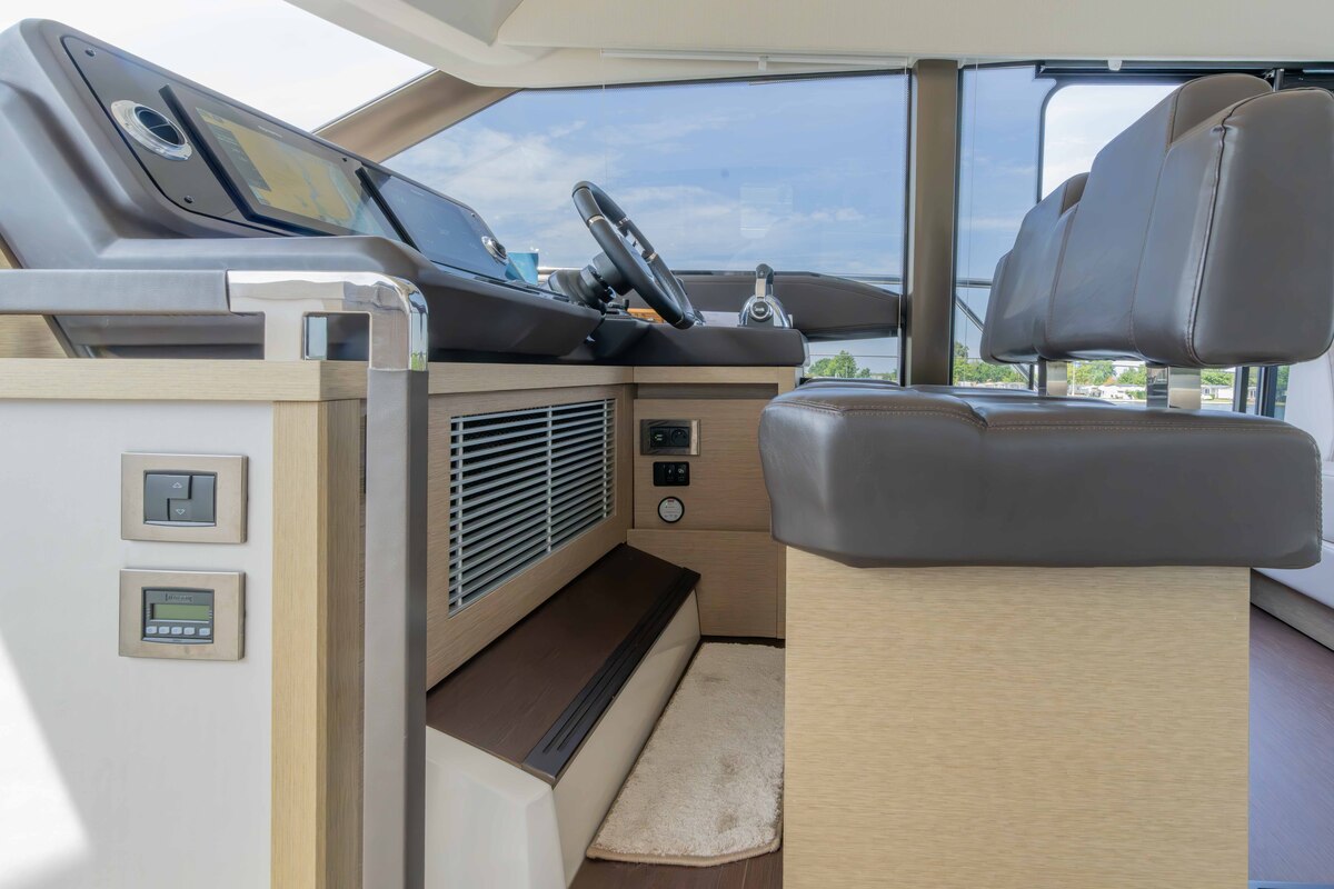 foto: 31 Jeanneau  Prestige 520 Fly