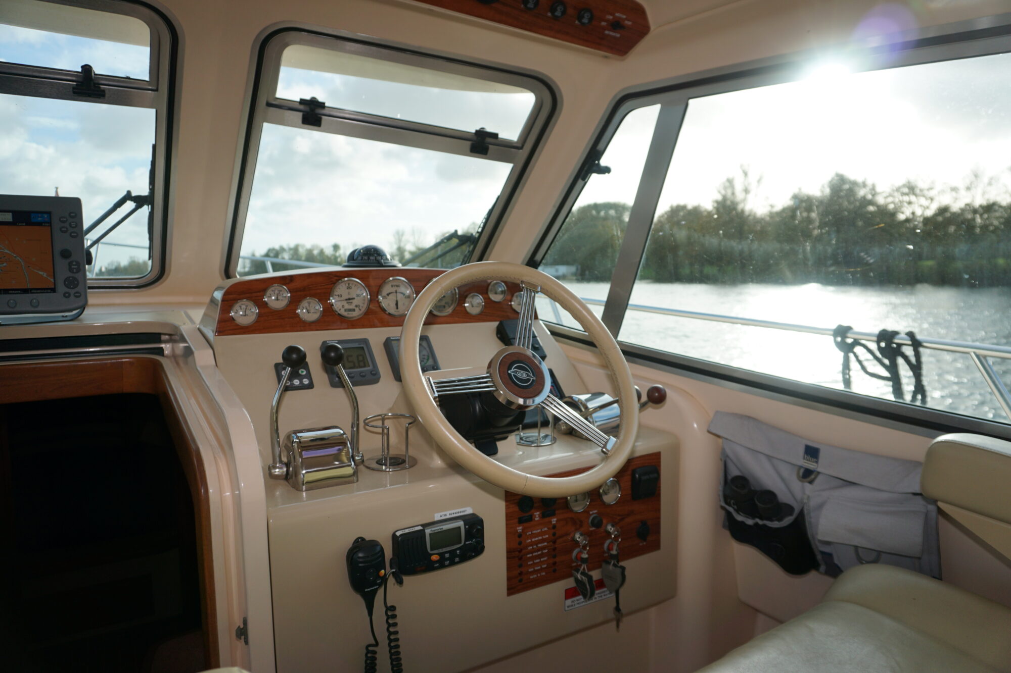 foto: 95 Island Packet Island Packet Craft 360 Express