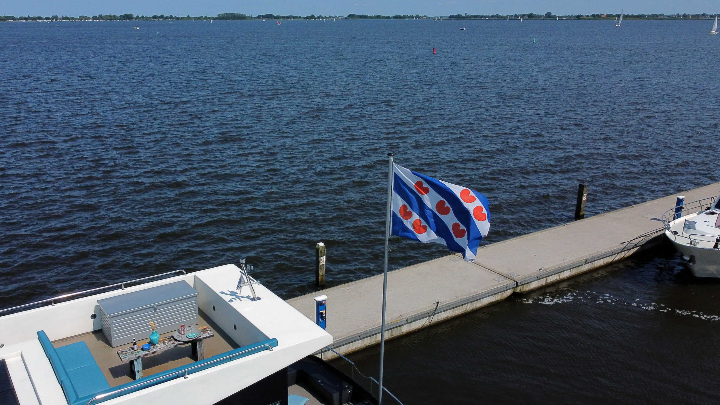 foto: 49 HOMESHIP VaarLoft Volledig Elektrische Houseboat