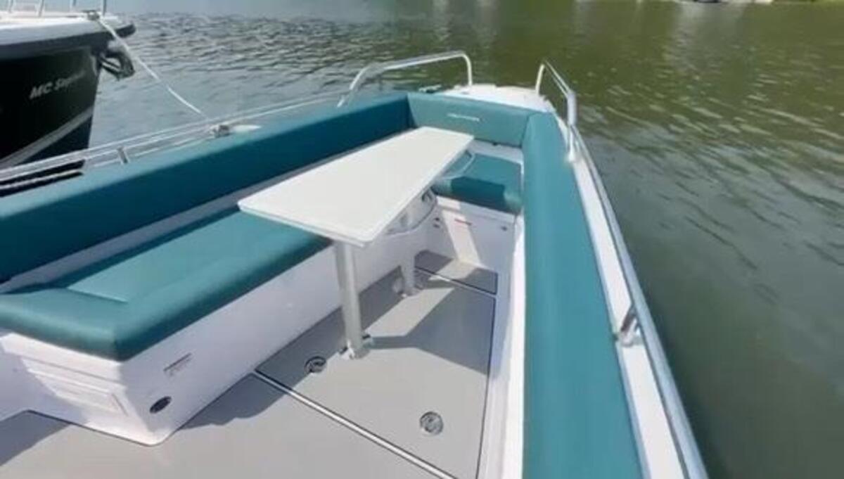 foto: 16 Axopar 28 Cabin 