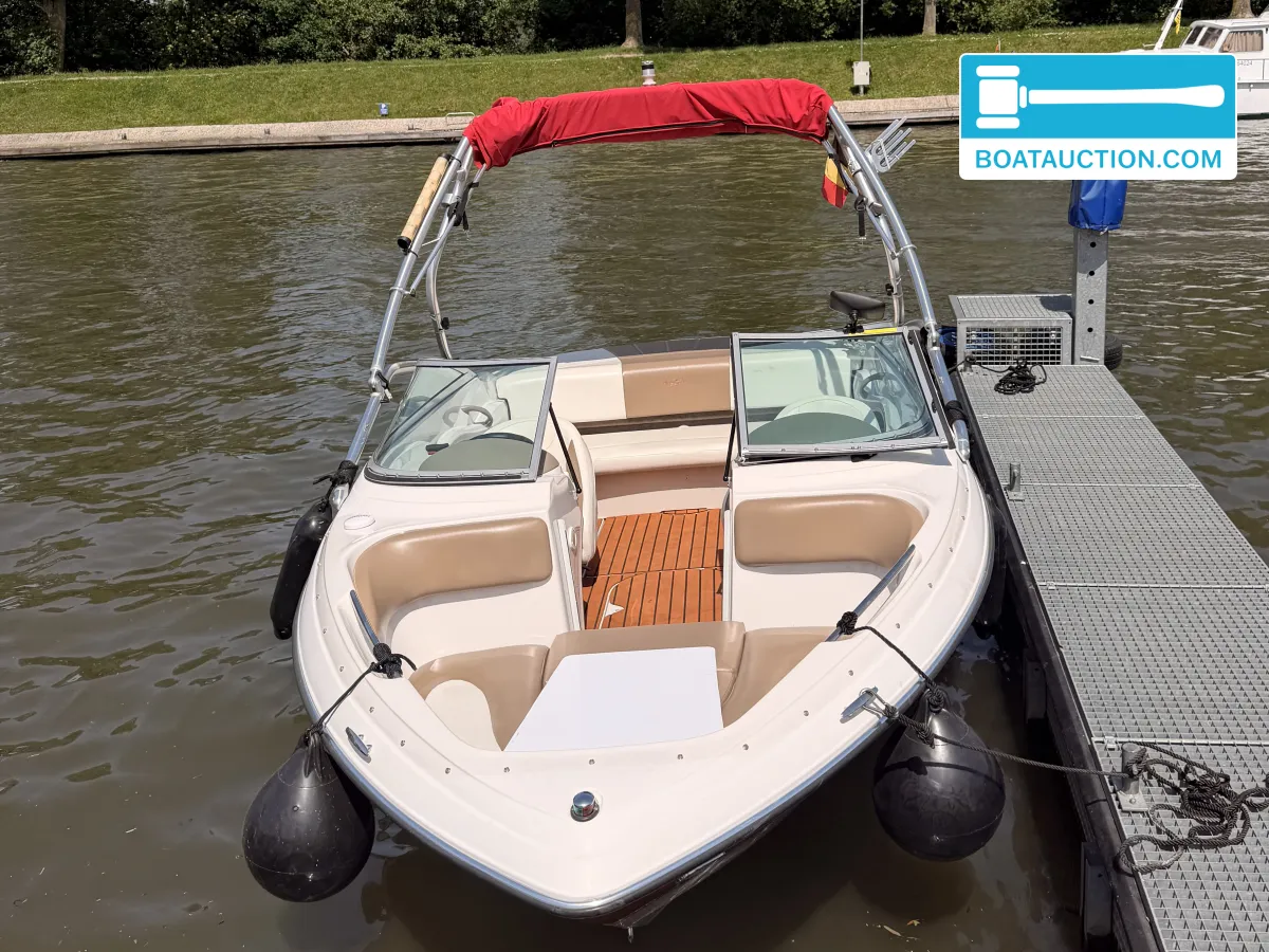 foto: 9 Four Winns Horizon 190