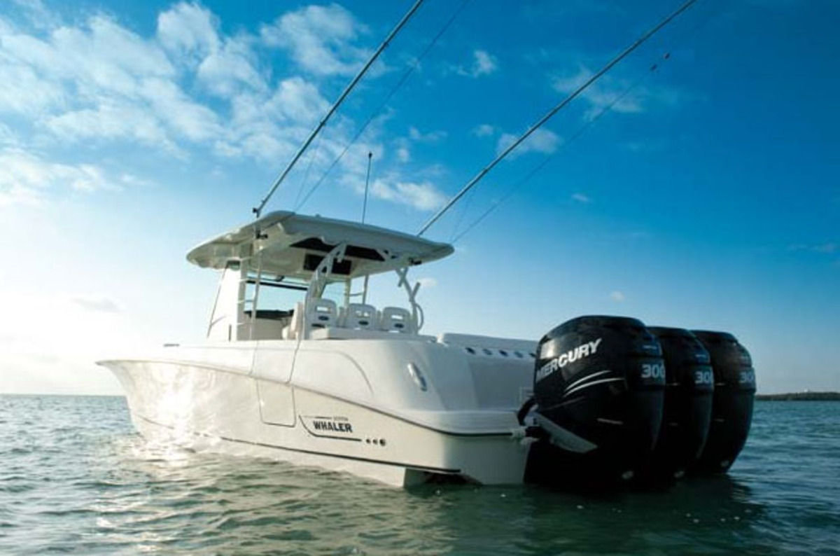 foto: 25 Boston Whaler 380 Outrage