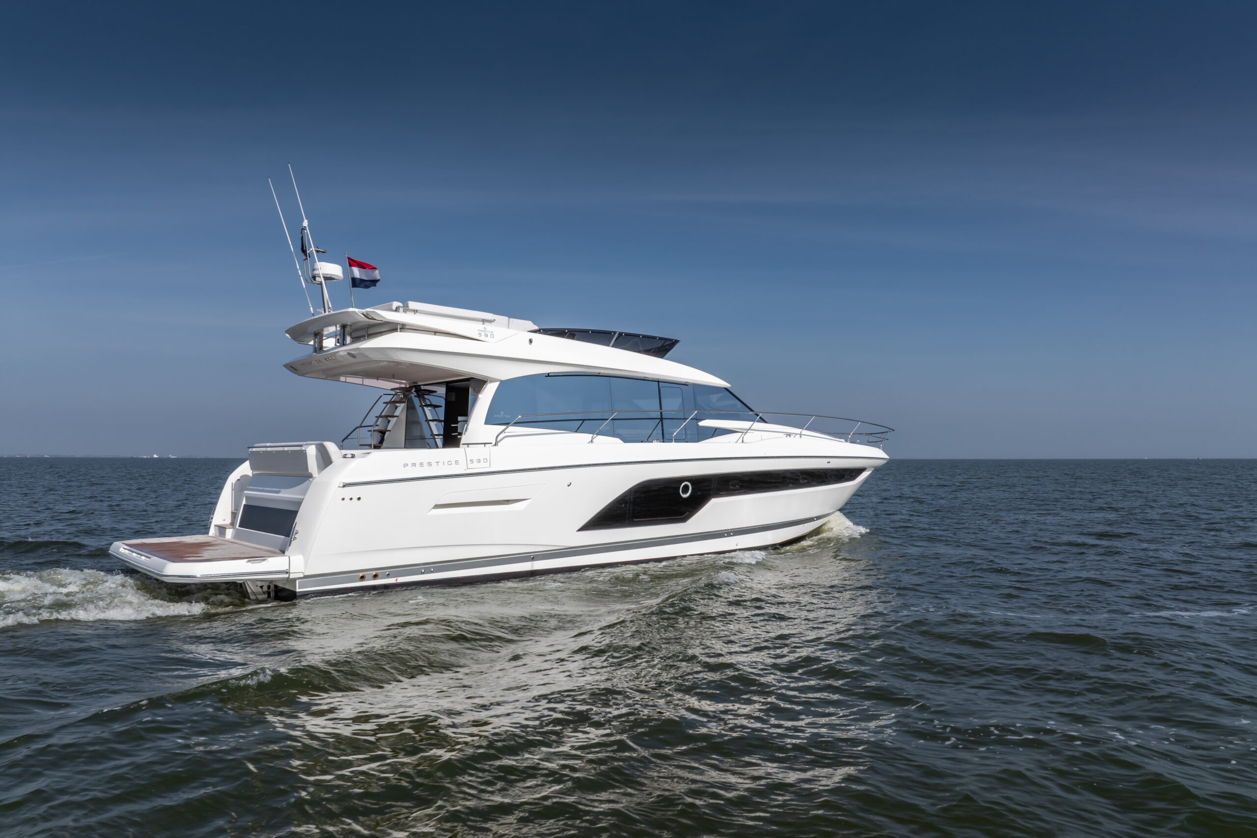 foto: 97 Prestige 590