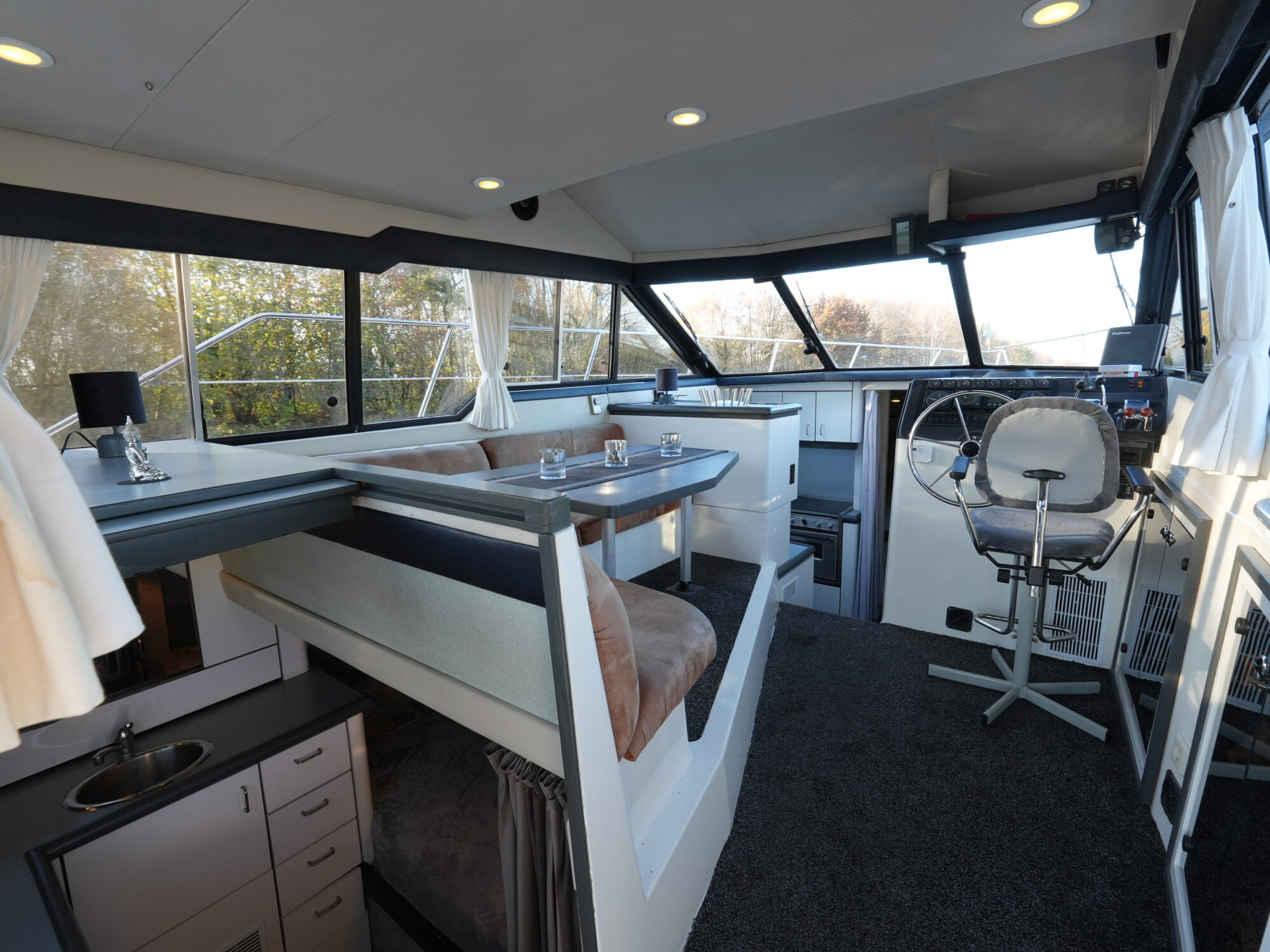 foto: 70 Bayliner Bayliner 3688 Flybridge