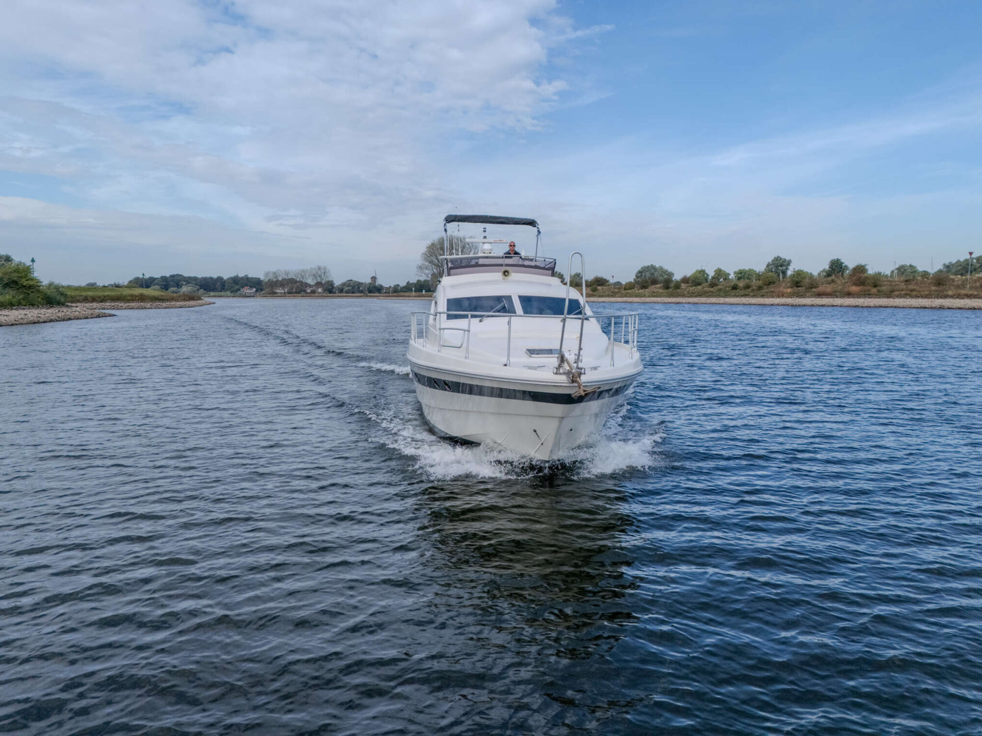 foto: 62 Mochi Craft Mochi Craft 43 Flybridge