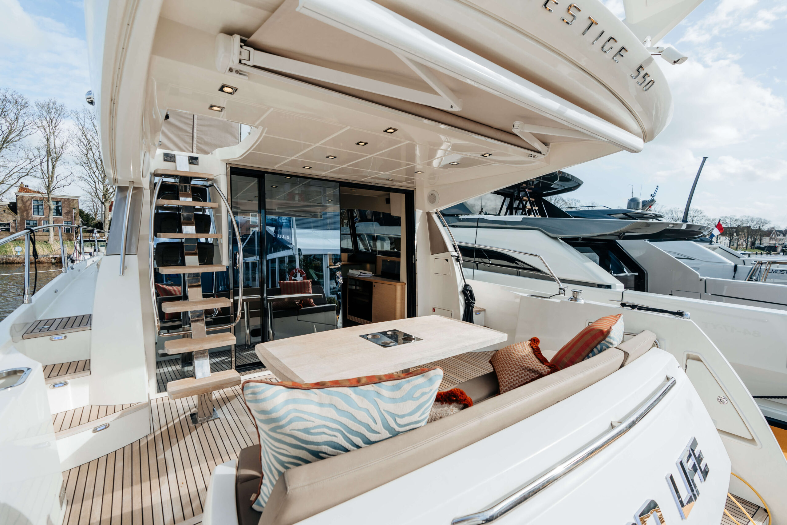 foto: 47 Prestige 550