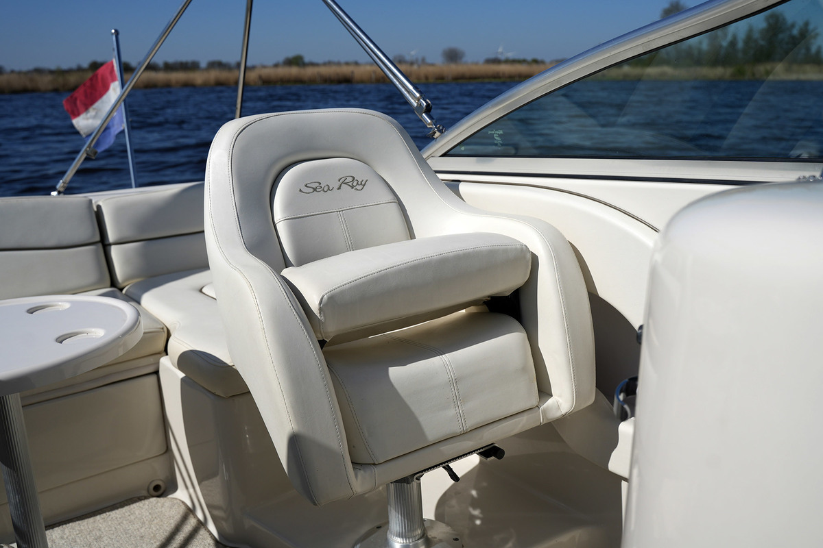 foto: 39 Sea Ray 220 Sundeck