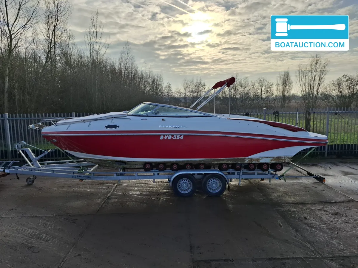 foto: 19 Rinker 246 Captiva Cuddy