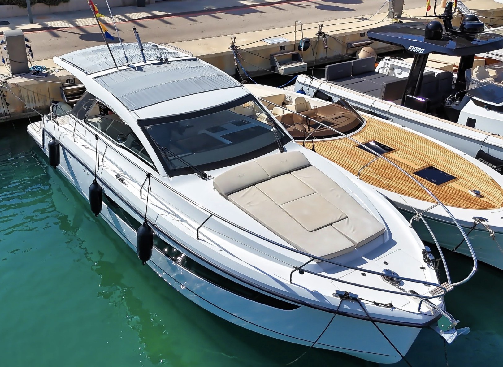 foto: 956 Sealine Sealine S335