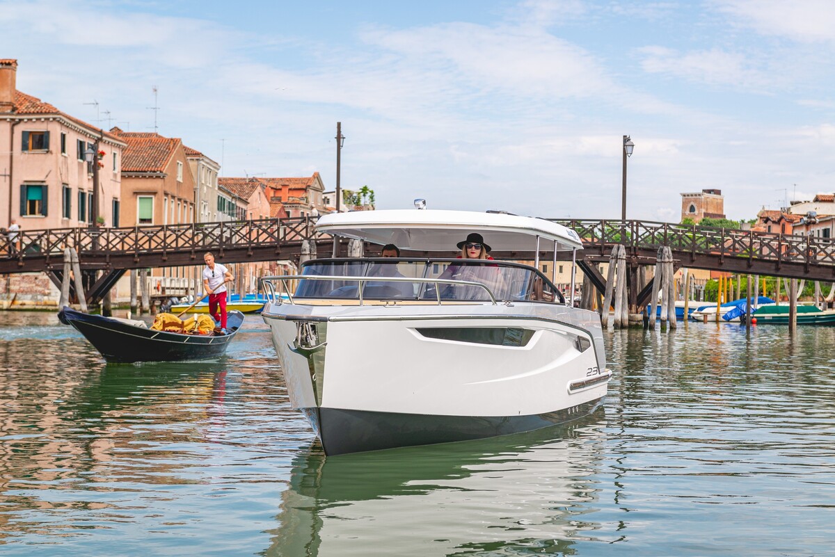 foto: 38 Alfastreet Marine 23 Cabin Evolution - Inboard Series