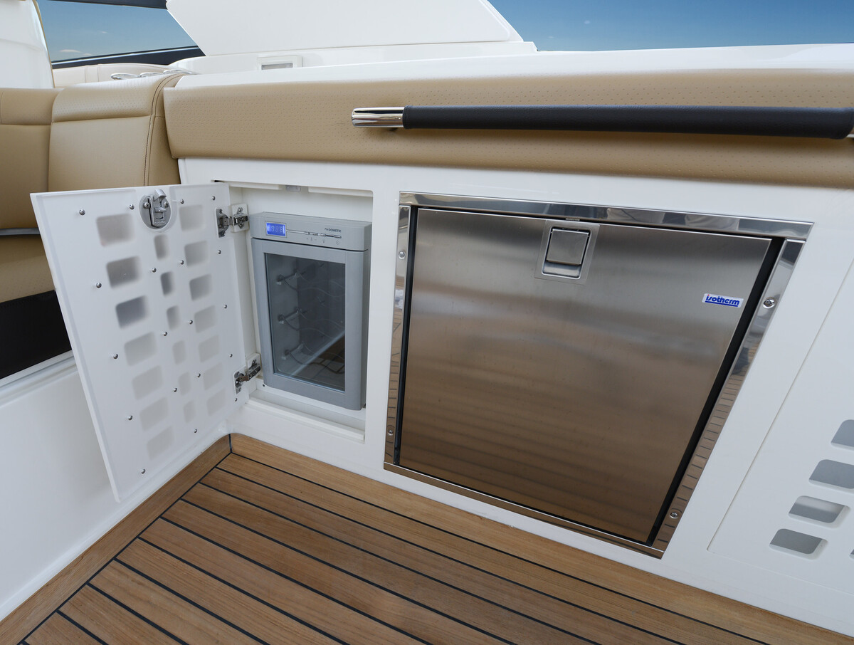 foto: 37 Sea Ray SLX 400