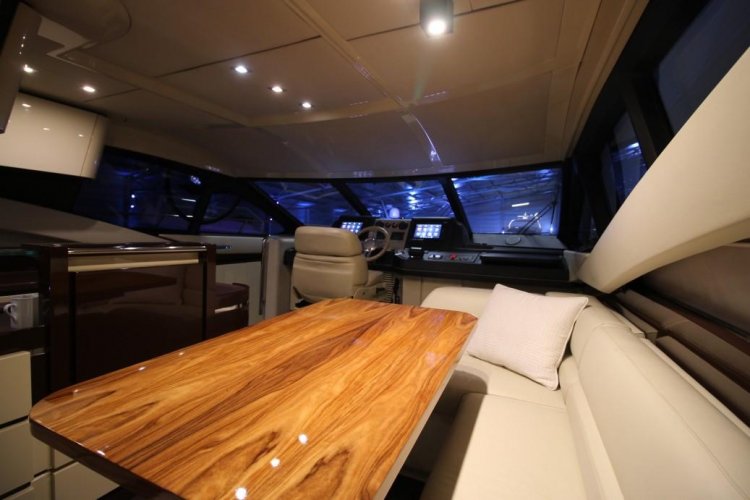 foto: 81 Azimut 60