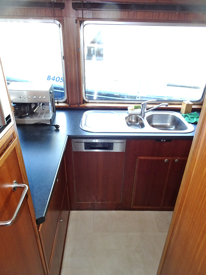 foto: 57 Trawlerjacht 48, zeegaand