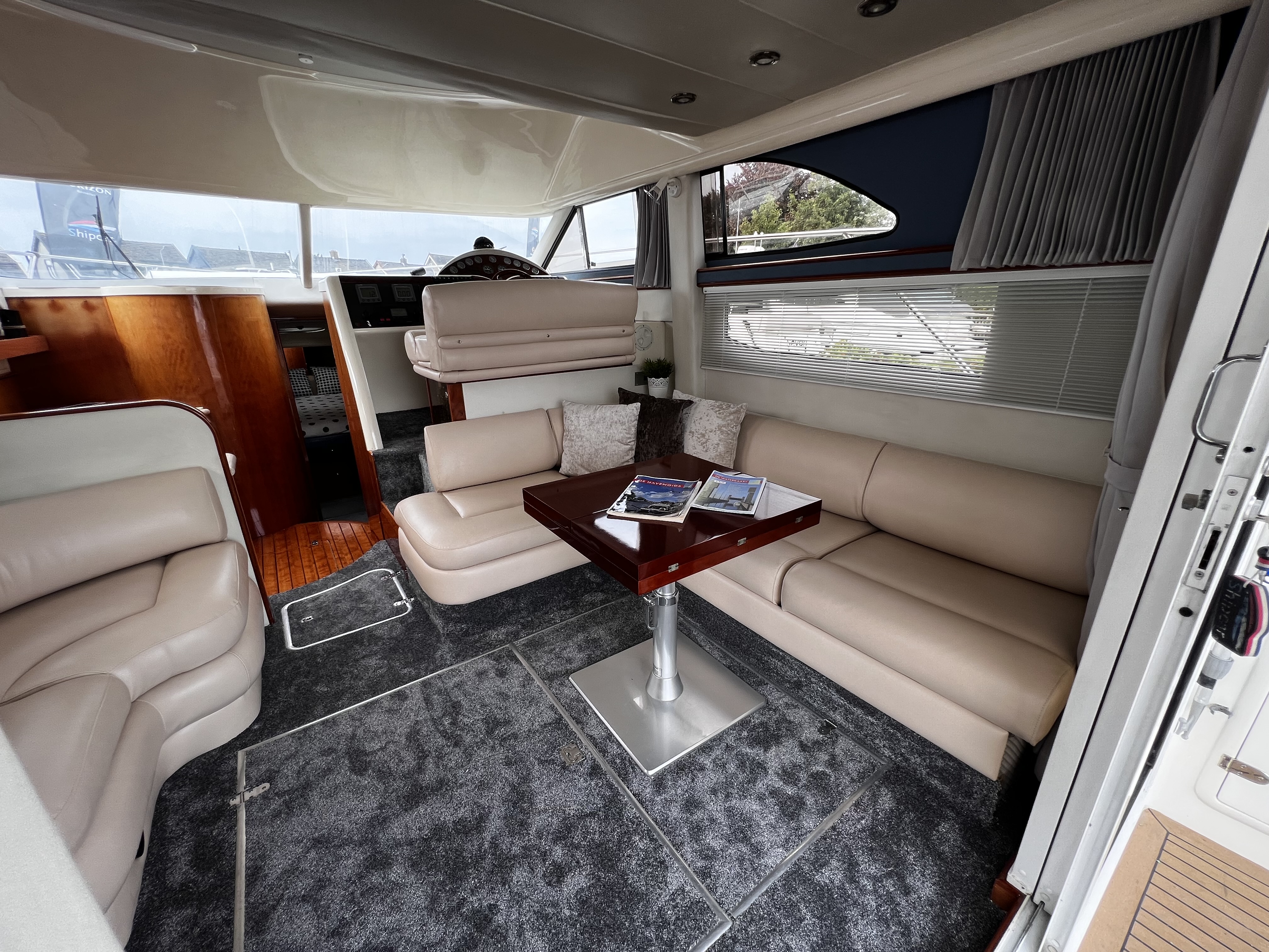foto: 35 Fairline Phantom 42