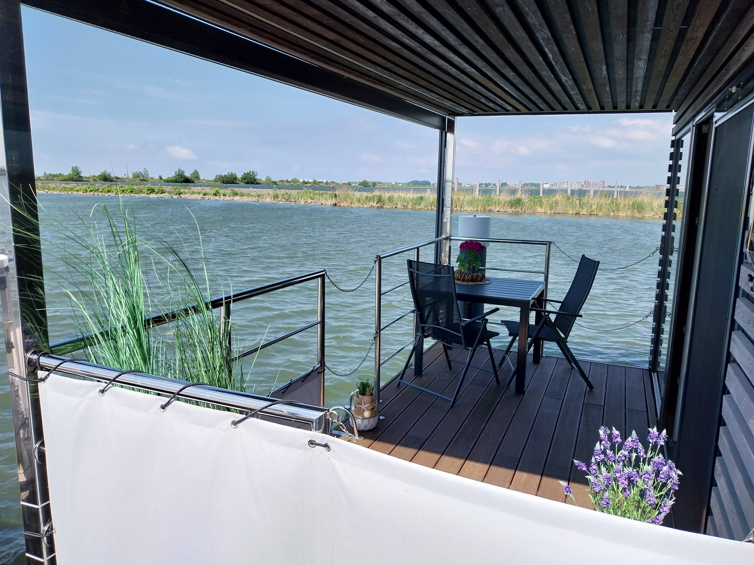 foto: 22 HT4 Houseboat Lelystad Ligplaats