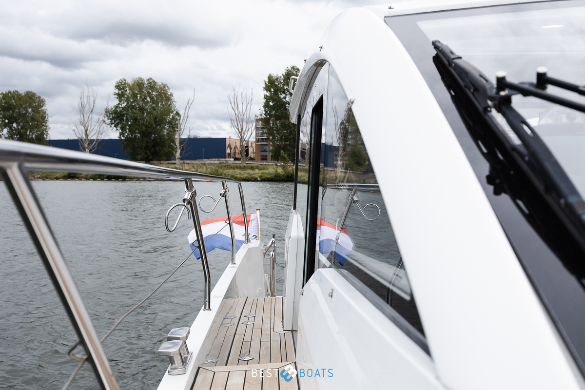 foto: 39 Sealine C330