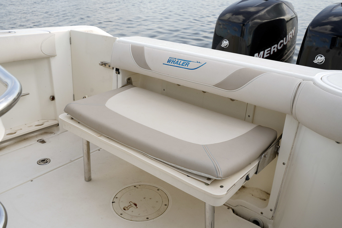 foto: 39 Boston Whaler 270 Outrage