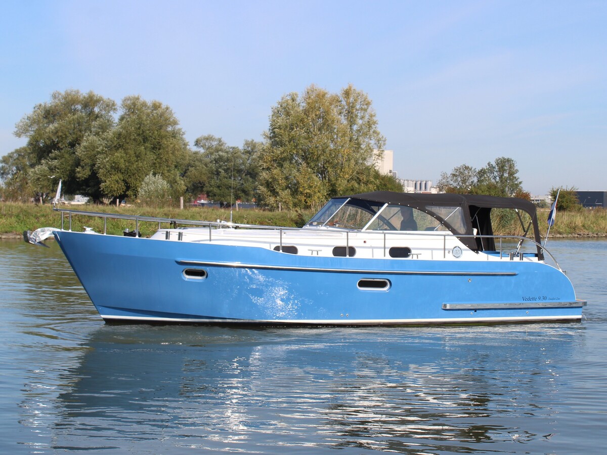 hoofdfoto: 1 Vedette 9.30 Cabin Comfort Line
