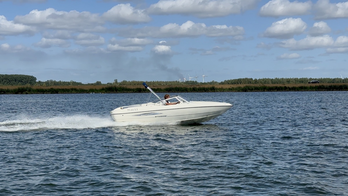 foto: 35 Stingray 195RX