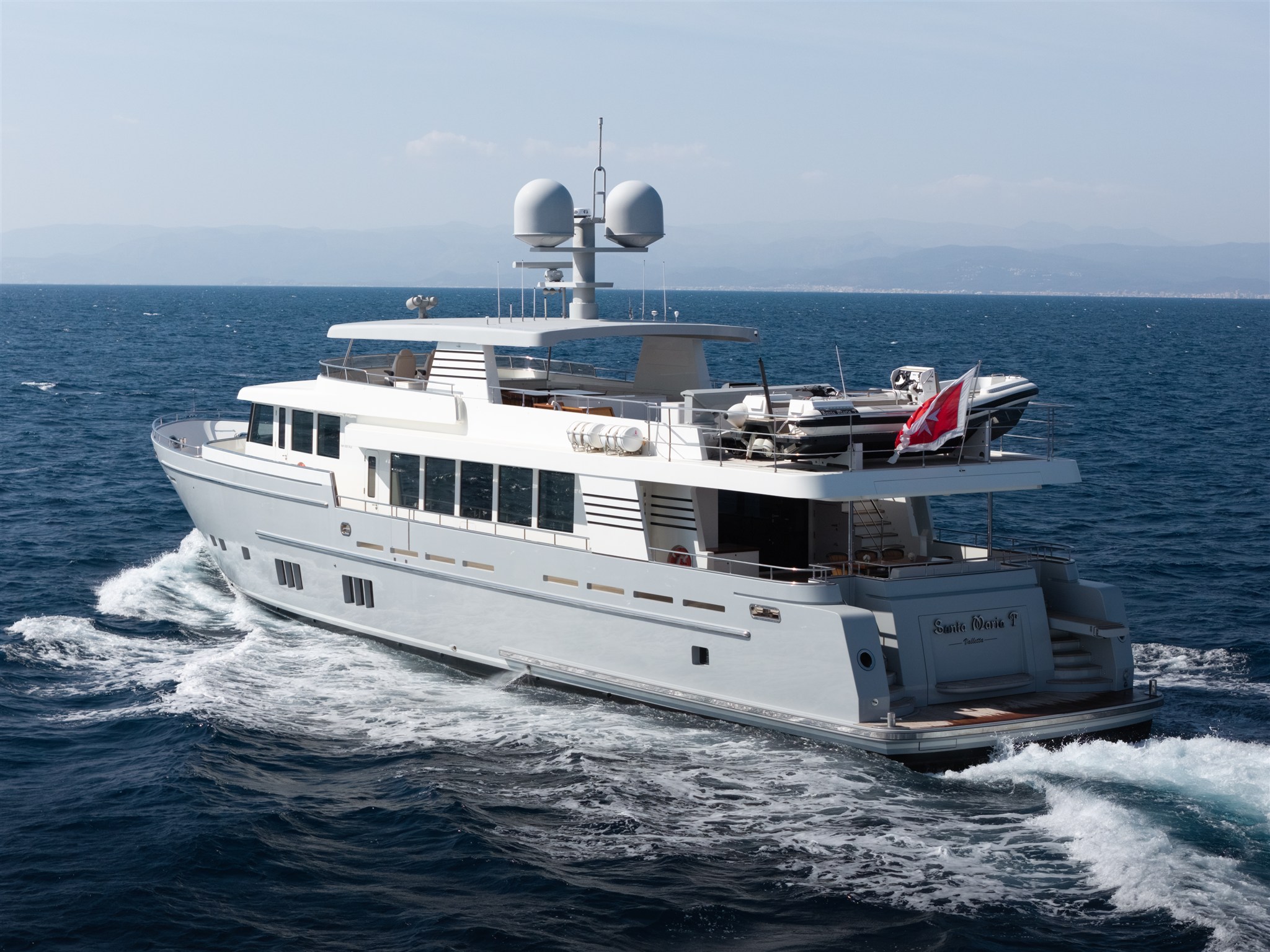 foto: 33 Van Der Valk Shipyard Custom Explorer