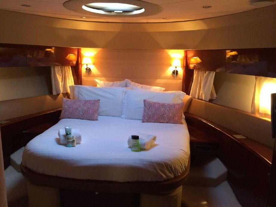 foto: 32 Princess 67